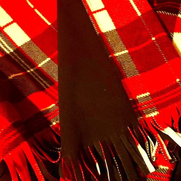 NWT Reversible Traditional Cape Poncho Rose Red Plaid Fringed Cape - Picture 14 of 17